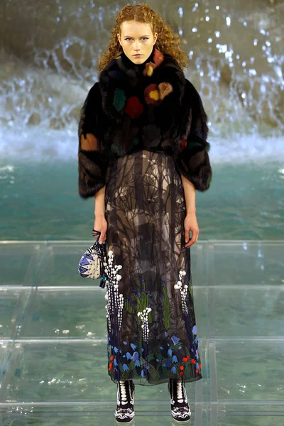 Look 27
